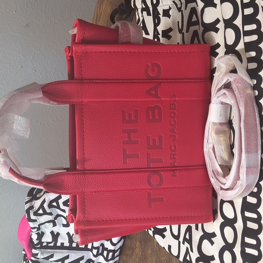 Marc Jacobs True Red Tote Bag - Picture 5 of 5